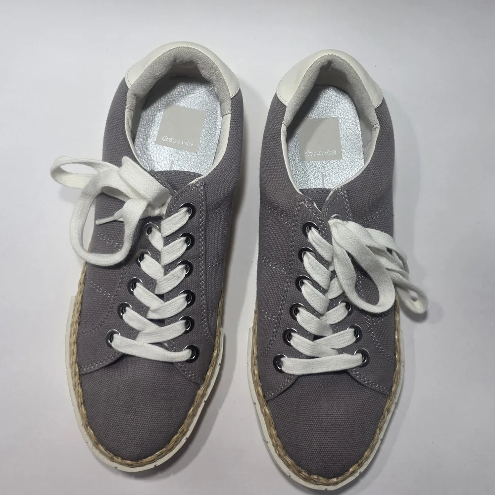 Dolce Vita Women’s Gray Canvas Lace-Up Sneakers Size 6.5M Casual Comfort Shoe
